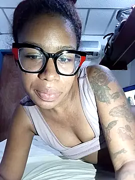 Snapshot of LilithCuban chatting on April 19, 2026, 8:55 pm LilithCuban online show from April 19, 2026, 8:55 pm