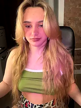 Chloe Ravens online show from October 4, 2025, 8:07 pm