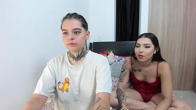 Snapshot of aria_and_tammy chatting on November 6, 2025, 3:51 am aria and tammy online show from November 6, 2025, 3:51 am