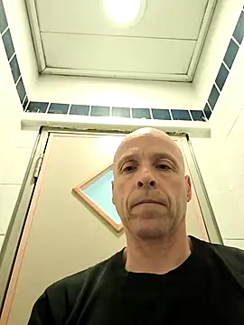 fergi1999 online show from February 12, 2026, 4:29 am