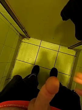 fergi1999 online show from April 16, 2026, 11:51 pm