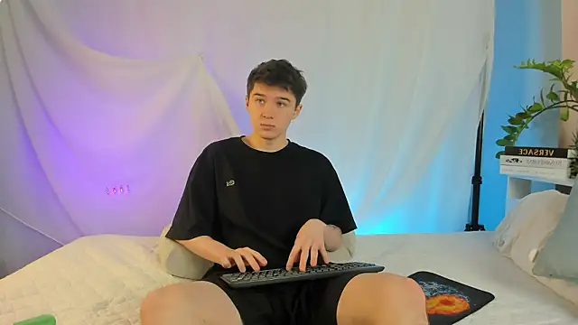 Snapshot of SherlockMax chatting on February 25, 2026, 4:44 am SherlockMax online show from February 25, 2026, 4:44 am