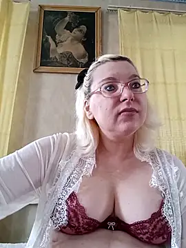 Snapshot of VikaKing chatting on February 25, 2026, 10:03 am VikaKing online show from February 25, 2026, 10:03 am