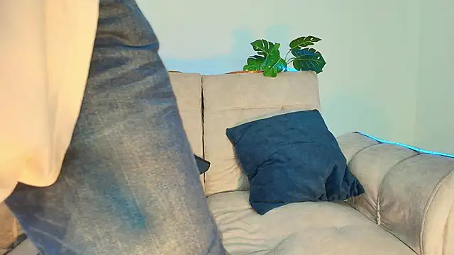 CamiiGuzmanX online show from September 11, 2025, 7:58 pm