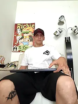 Snapshot of Thomasjons_ chatting on February 13, 2026, 6:37 pm Thomasjons online show from February 13, 2026, 6:37 pm