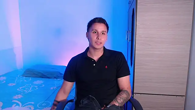 valentinosex1 online show from September 30, 2025, 9:20 pm