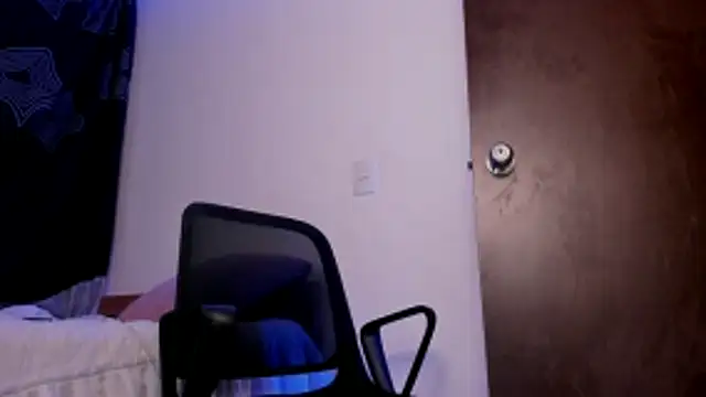 Snapshot of axel_davis_ chatting on October 31, 2025, 12:55 am axel davis online show from October 31, 2025, 12:55 am