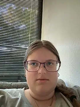 Snapshot of CurvyPaar2 chatting on September 28, 2025, 8:42 am CurvyPaar2 online show from September 28, 2025, 8:42 am