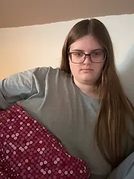 Snapshot of CurvyPaar2 chatting on February 4, 2026, 3:51 pm CurvyPaar2 online show from February 4, 2026, 3:51 pm