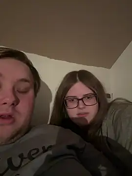 Snapshot of CurvyPaar2 chatting on February 14, 2026, 8:27 pm CurvyPaar2 online show from February 14, 2026, 8:27 pm