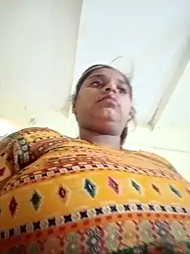 Snapshot of Hot_crety chatting on October 14, 2025, 11:22 am Hot crety online show from October 14, 2025, 11:22 am