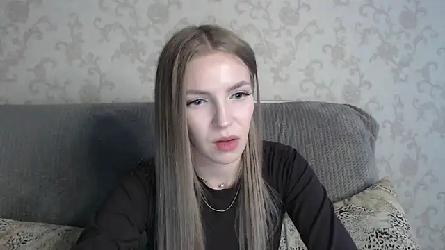Snapshot of HitGyrl chatting on April 30, 2026, 11:42 pm HitGyrl online show from April 30, 2026, 11:42 pm