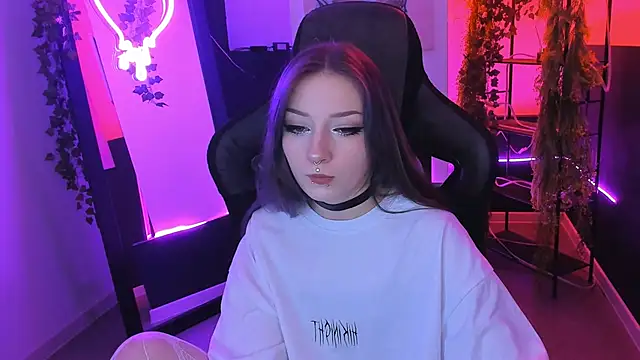 LiliLuna online show from September 21, 2025, 1:24 pm