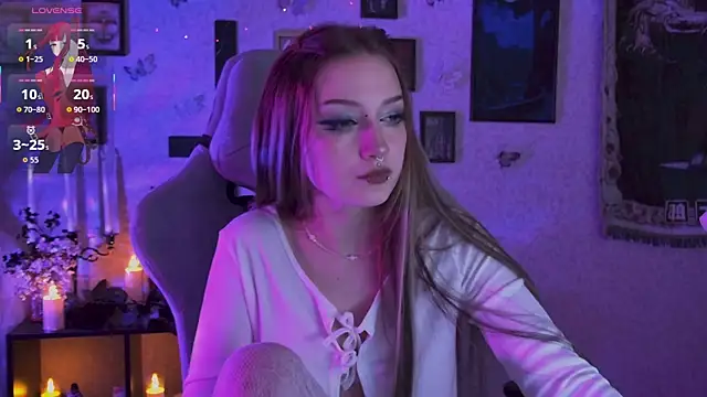 LiliLuna online show from July 7, 2026, 10:25 pm