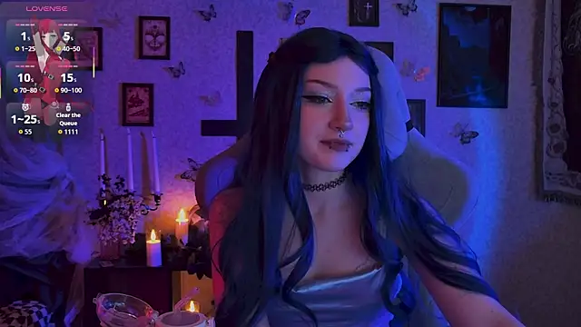 LiliLuna online show from July 13, 2026, 12:35 am