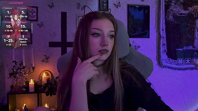 LiliLuna online show from July 17, 2026, 11:53 pm