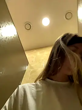 Snapshot of ElliRose chatting on September 30, 2025, 5:56 am ElliRose online show from September 30, 2025, 5:56 am