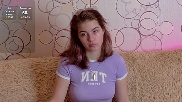 ElzaBlis online show from September 14, 2025, 1:21 pm