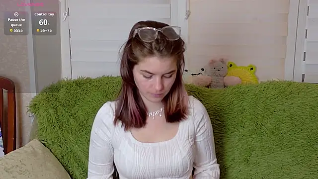 ElzaBlis online show from September 29, 2025, 3:50 pm