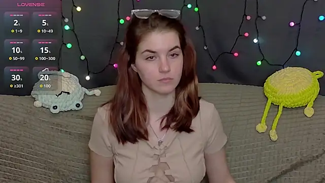 ElzaBlis online show from December 15, 2025, 5:06 pm