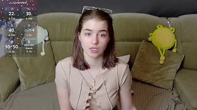 ElzaBlis online show from April 13, 2026, 1:16 pm