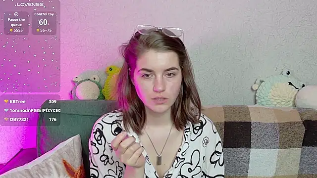 Snapshot of ElzaBlis chatting on April 18, 2026, 7:07 pm ElzaBlis online show from April 18, 2026, 7:07 pm