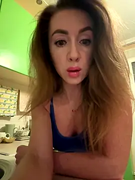 Snapshot of MarinaDiva11_74 chatting on October 11, 2025, 8:29 pm MarinaDiva11 74 online show from October 11, 2025, 8:29 pm