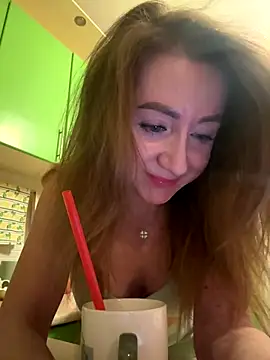 Snapshot of MarinaDiva11_74 chatting on October 25, 2025, 8:25 pm MarinaDiva11 74 online show from October 25, 2025, 8:25 pm