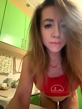 Snapshot of MarinaDiva11_74 chatting on November 26, 2025, 8:32 pm MarinaDiva11 74 online show from November 26, 2025, 8:32 pm