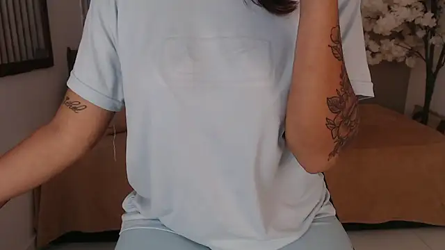 Michellee 20 online show from October 9, 2025, 1:09 pm