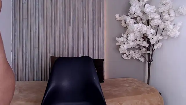 Michellee 20 online show from December 20, 2025, 1:51 pm