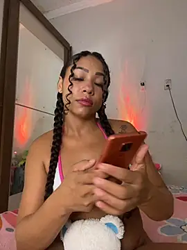 Snapshot of jhennyfer chatting on December 5, 2025, 4:32 am jhennyfer online show from December 5, 2025, 4:32 am