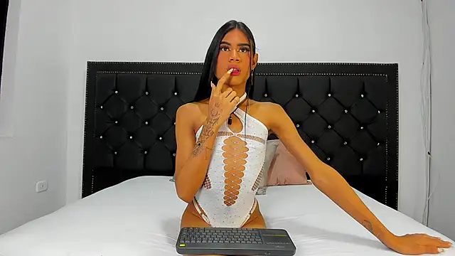 LissyAndrade online show from October 24, 2025, 7:54 pm