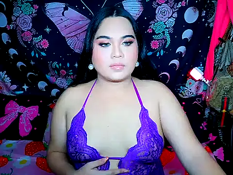 Snapshot of YourThicc_bella chatting on June 9, 2026, 2:39 pm YourThicc bella online show from June 9, 2026, 2:39 pm