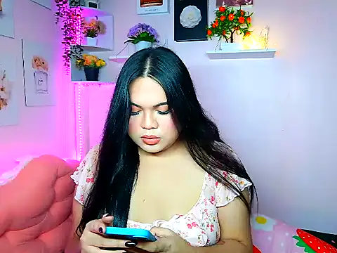 Snapshot of YourThicc_bella chatting on August 1, 2026, 5:45 pm YourThicc bella online show from August 1, 2026, 5:45 pm