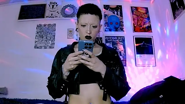 plutonbluemooon333 online show from July 14, 2026, 2:05 am
