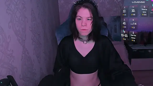 Snapshot of aestheticbeing chatting on April 4, 2026, 12:02 pm aestheticbeing online show from April 4, 2026, 12:02 pm