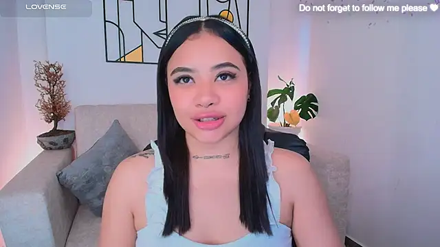 nicemiiaa7  online show from February 12, 2026, 1:17 pm