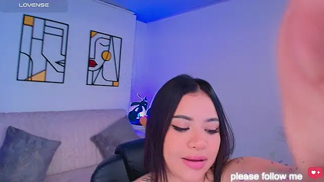 nicemiiaa7  online show from February 19, 2026, 9:33 pm