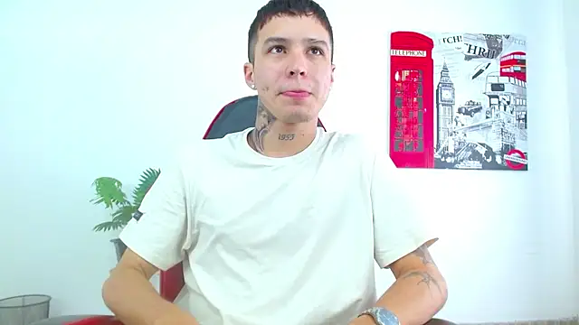 Cumandres18 online show from December 19, 2025, 2:35 pm