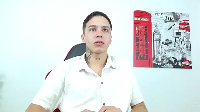 Cumandres18 online show from February 13, 2026, 3:08 pm