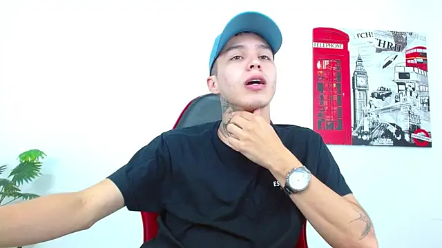 Cumandres18 online show from February 24, 2026, 2:59 pm