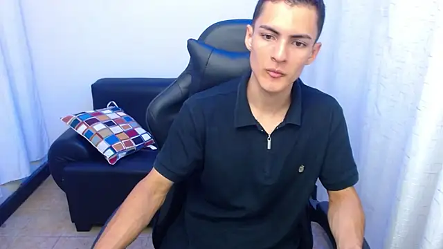 Snapshot of Matiius18 chatting on February 6, 2026, 1:36 pm Matiius18 online show from February 6, 2026, 1:36 pm