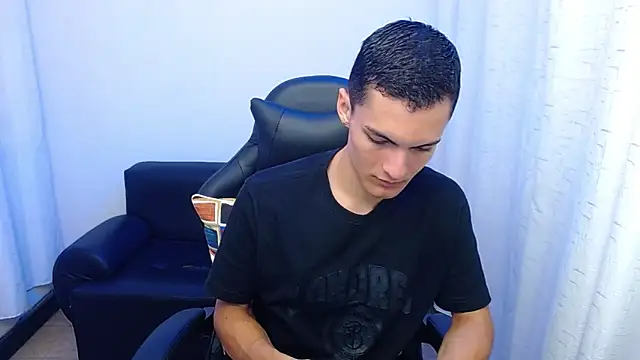 Snapshot of Matiius18 chatting on February 10, 2026, 2:21 pm Matiius18 online show from February 10, 2026, 2:21 pm