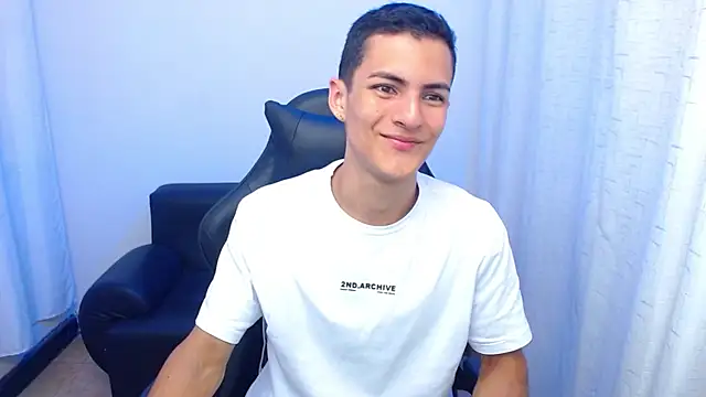 Snapshot of Matiius18 chatting on February 13, 2026, 1:51 pm Matiius18 online show from February 13, 2026, 1:51 pm