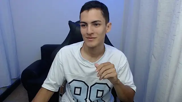 Snapshot of Matiius18 chatting on February 23, 2026, 2:03 pm Matiius18 online show from February 23, 2026, 2:03 pm