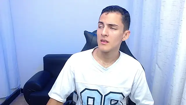 Snapshot of Matiius18 chatting on February 26, 2026, 1:43 pm Matiius18 online show from February 26, 2026, 1:43 pm