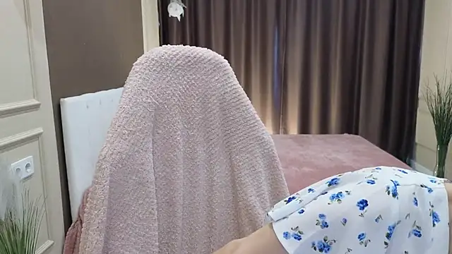 daniellia  online show from September 23, 2025, 7:33 am