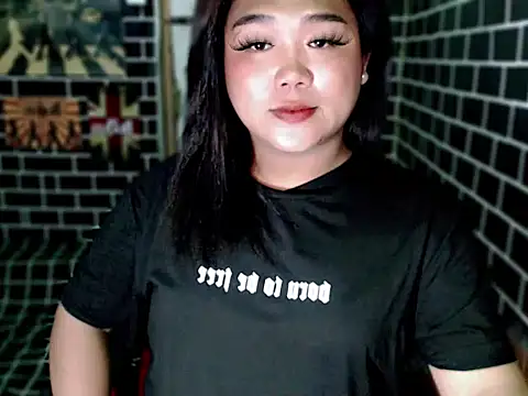 luluakovi 69 online show from November 18, 2025, 6:23 pm