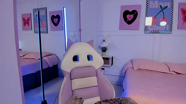 Zoe Lynch  online show from April 9, 2026, 11:37 am